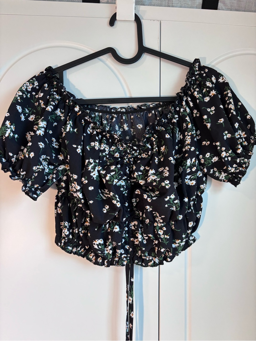 Floral Off-Shoulder Smocked Crop Top - Black Daisy Print